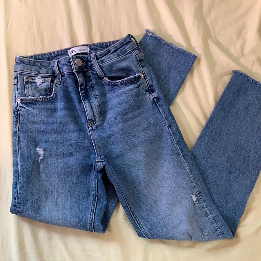 Zara High Rise Fitted Jean